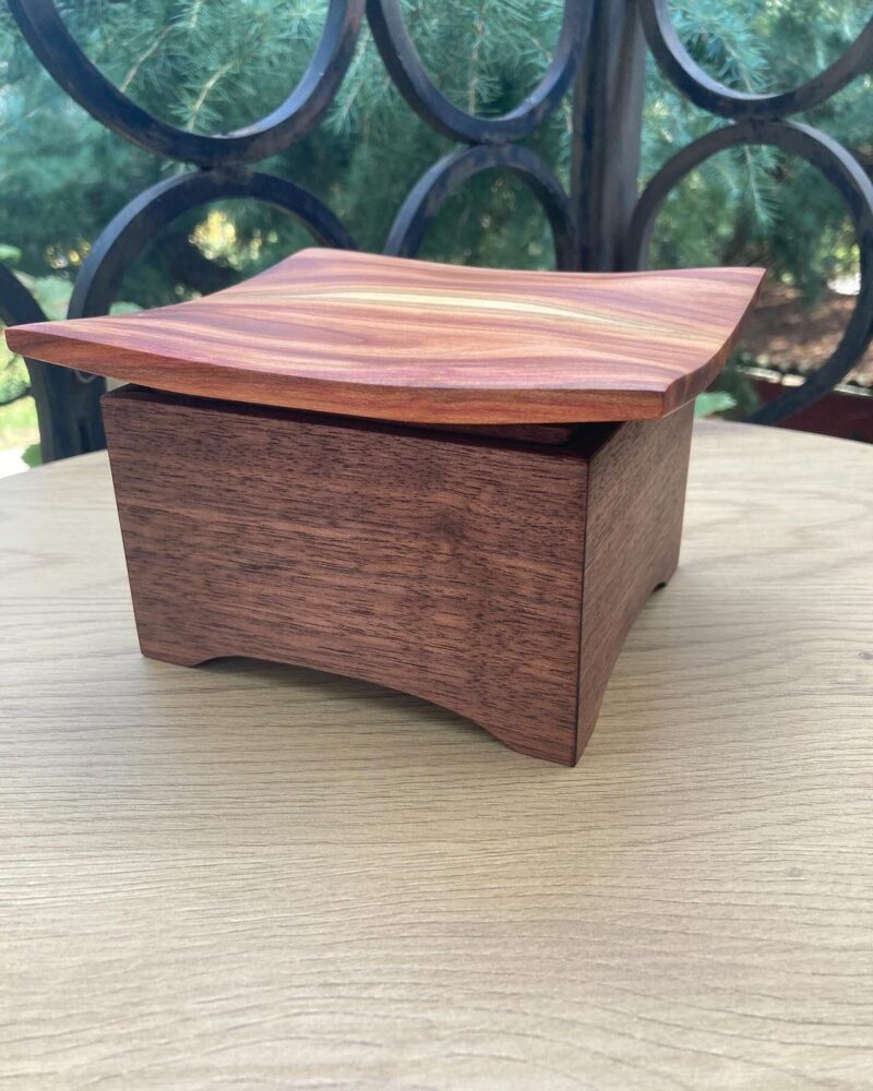 Box curved lid