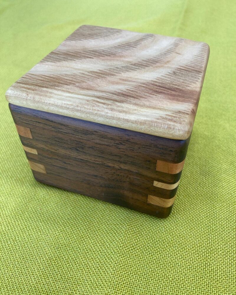 Box dovetail cube