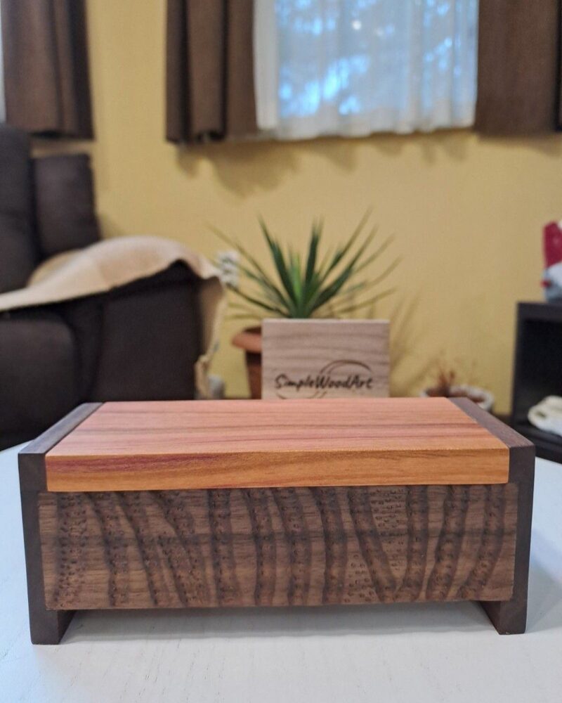 Box walnut plum livingroom