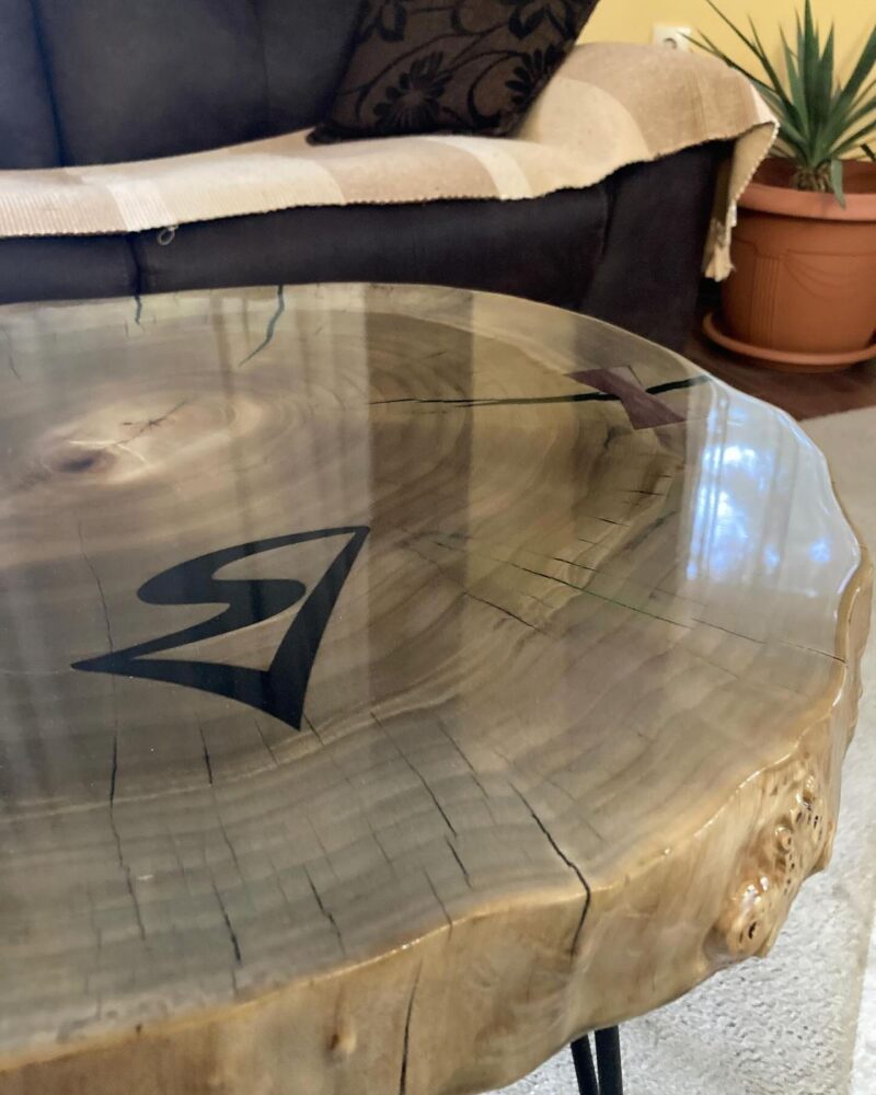 Table epoxy logo